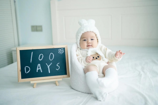 伊犁哈萨克四个月宝宝老吐奶